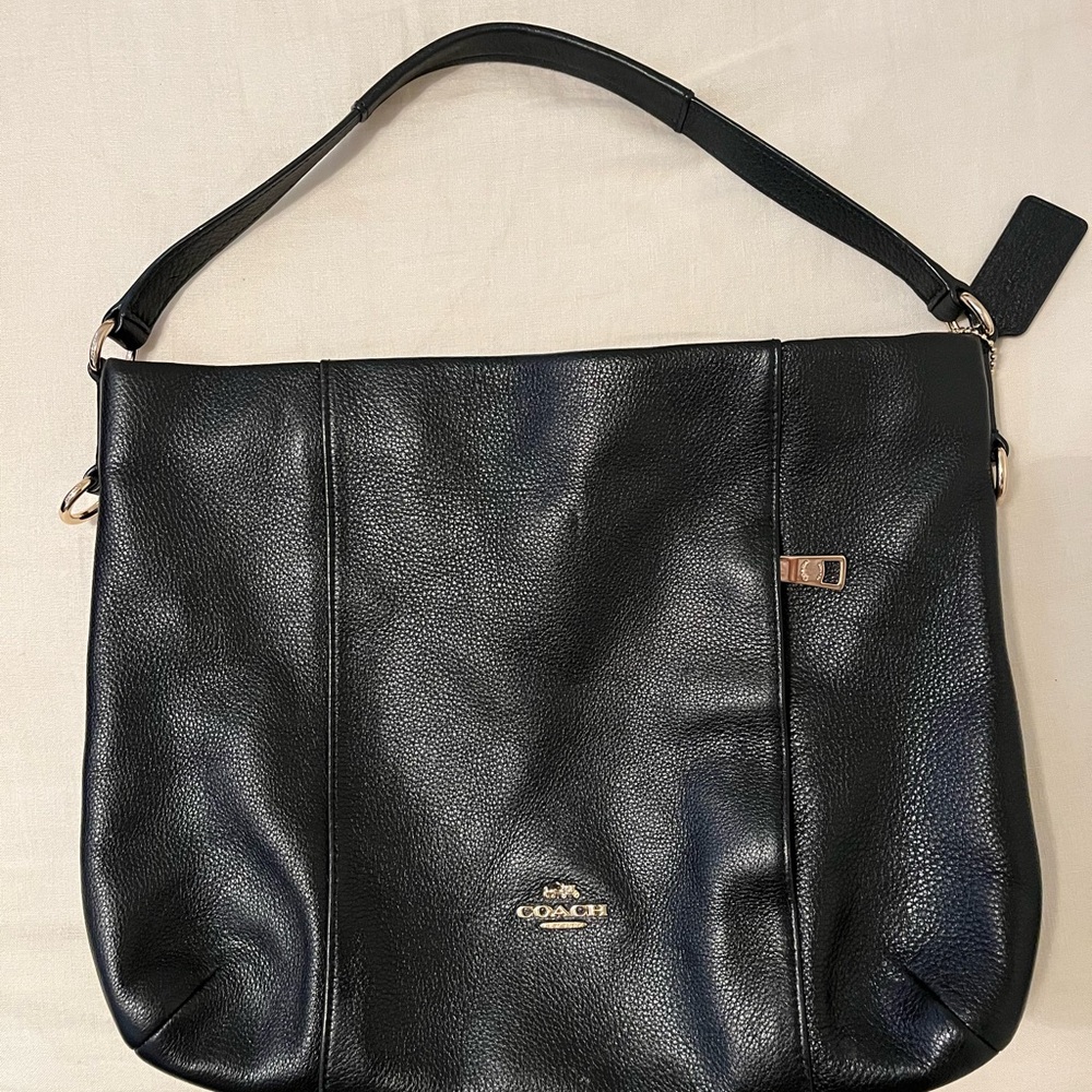 Coach Black Leather Shoulder Bag with Timeless Design